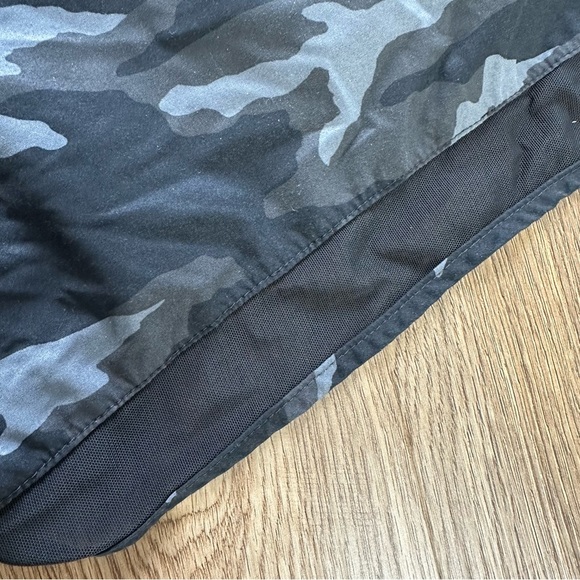 Athleta Womens Printed Mesh Racer Run Short 4" Camo 3XL Running Gym Workout - Picture 5 of 11